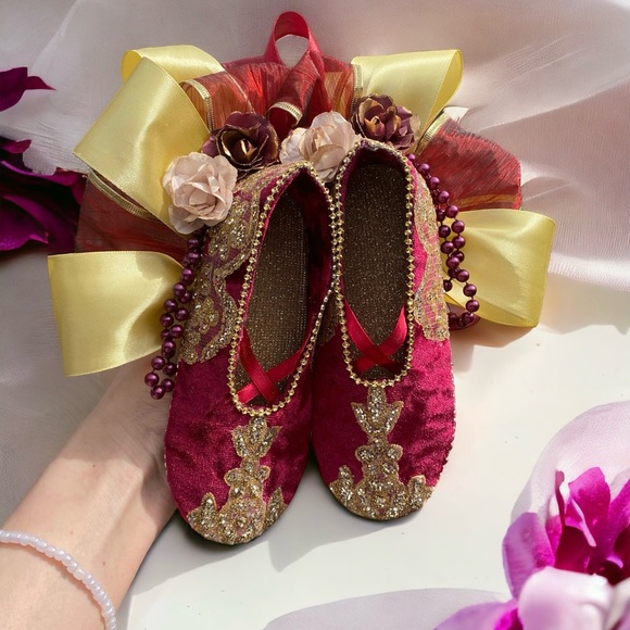 Handmade decorative velvet pointe shoes. Gift for ballerina. Ballet lover gift - Picture 4 of 5